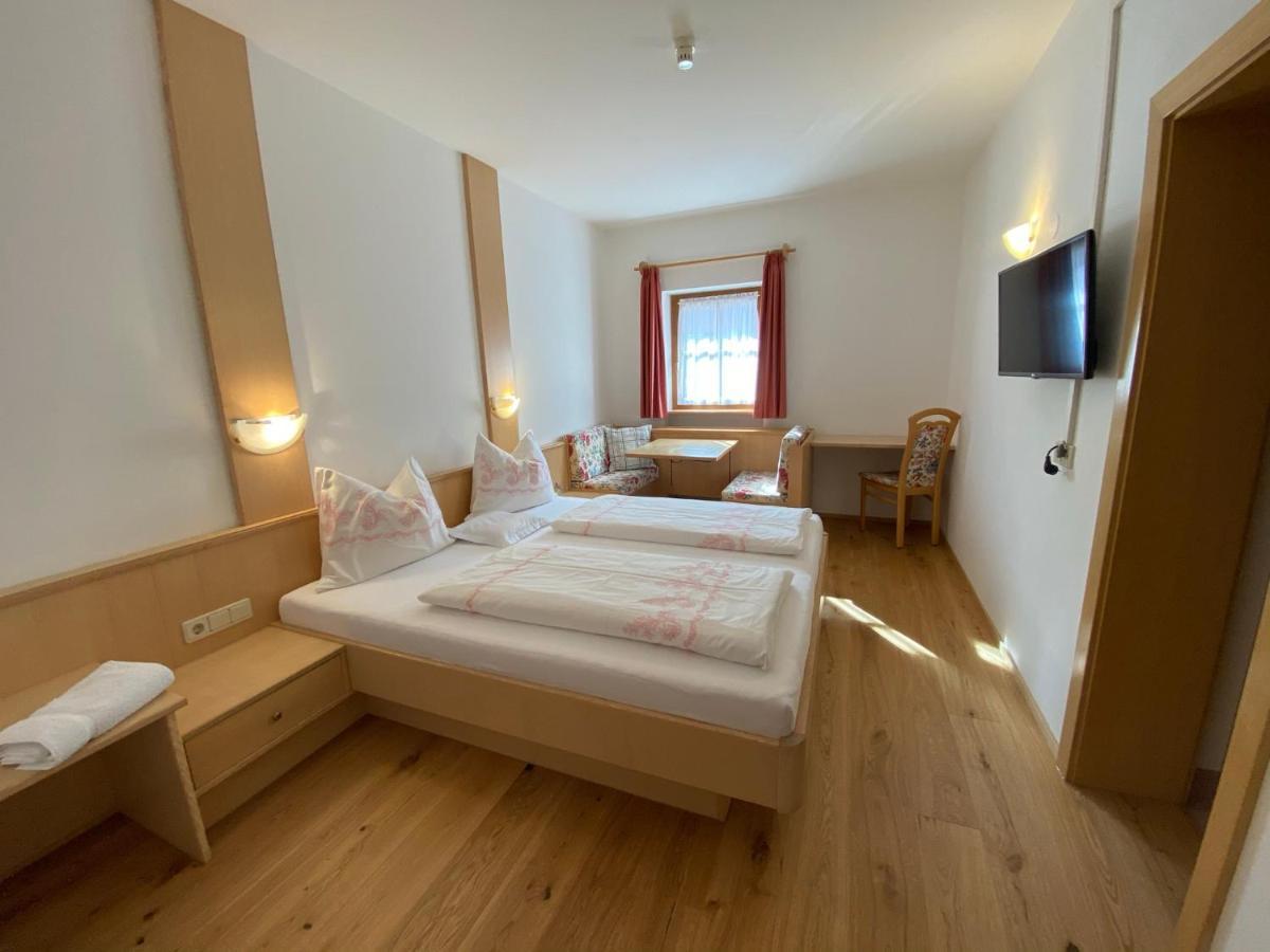 Lindnerhof Urlaub Am Bauernhof Hotel San Lorenzo di Sebato Bagian luar foto