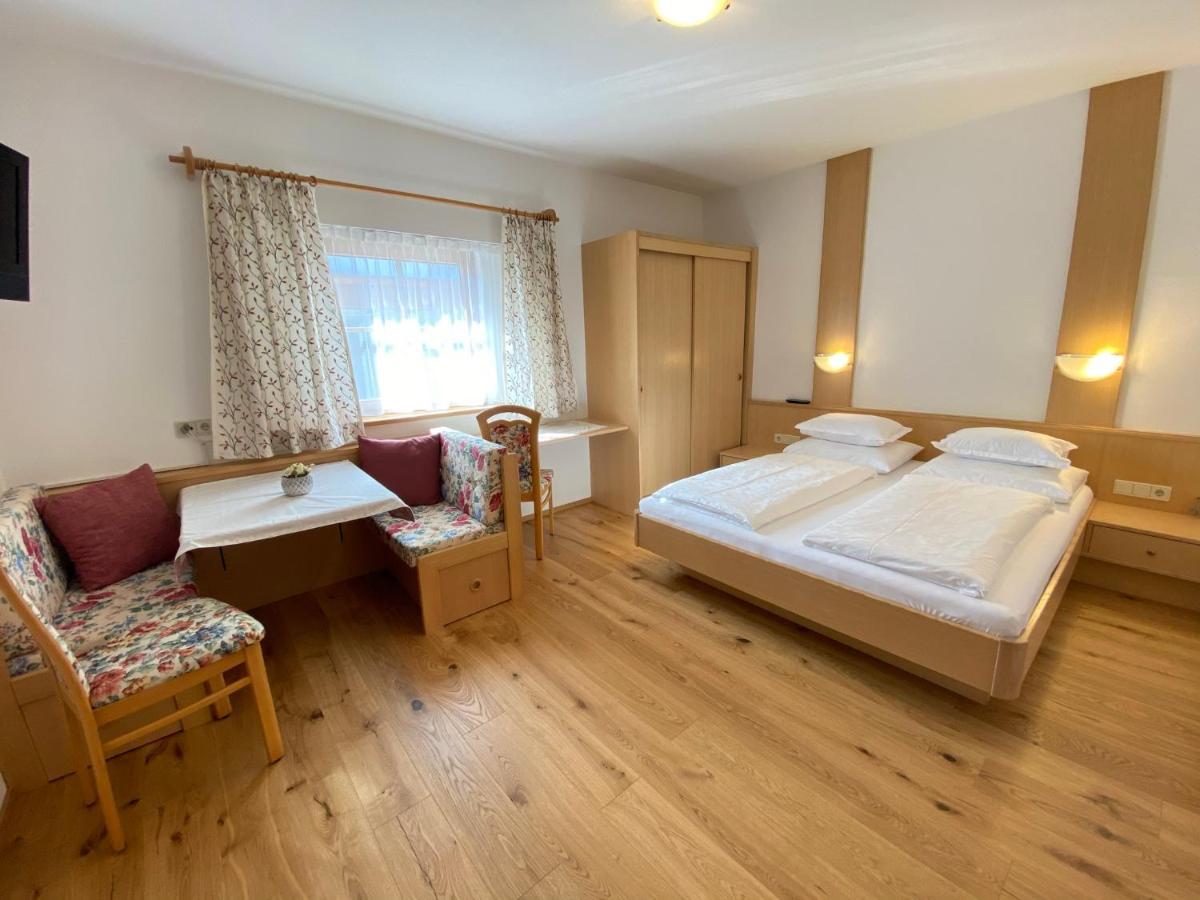 Lindnerhof Urlaub Am Bauernhof Hotel San Lorenzo di Sebato Bagian luar foto